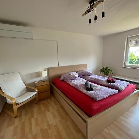 Sonnige 3 Zimmer Wohnung Mit Schoenem Balkon Im Gruenen Ройтлінген Екстер'єр фото