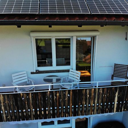 Sonnige 3 Zimmer Wohnung Mit Schoenem Balkon Im Gruenen Ройтлінген Екстер'єр фото