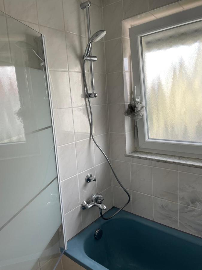 Sonnige 3 Zimmer Wohnung Mit Schoenem Balkon Im Gruenen Ройтлінген Екстер'єр фото