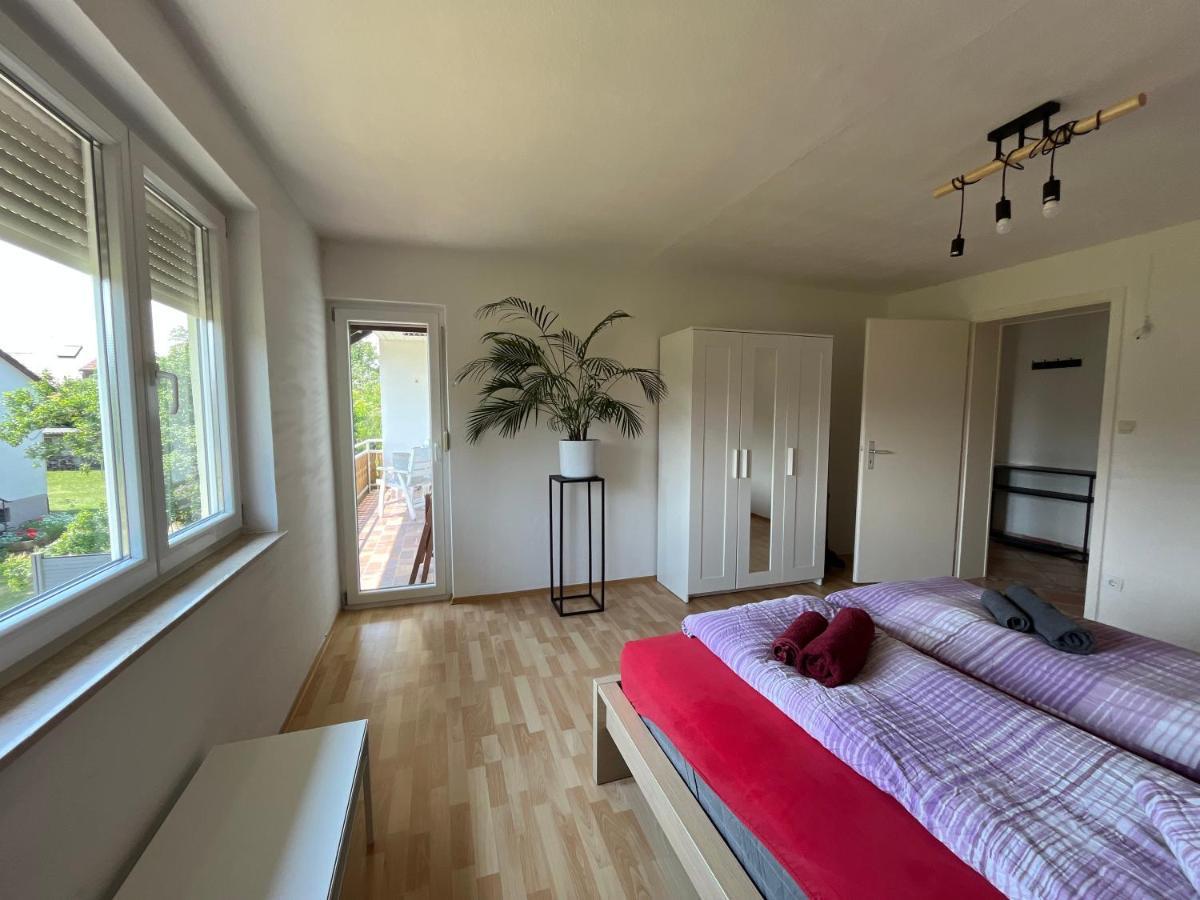 Sonnige 3 Zimmer Wohnung Mit Schoenem Balkon Im Gruenen Ройтлінген Екстер'єр фото