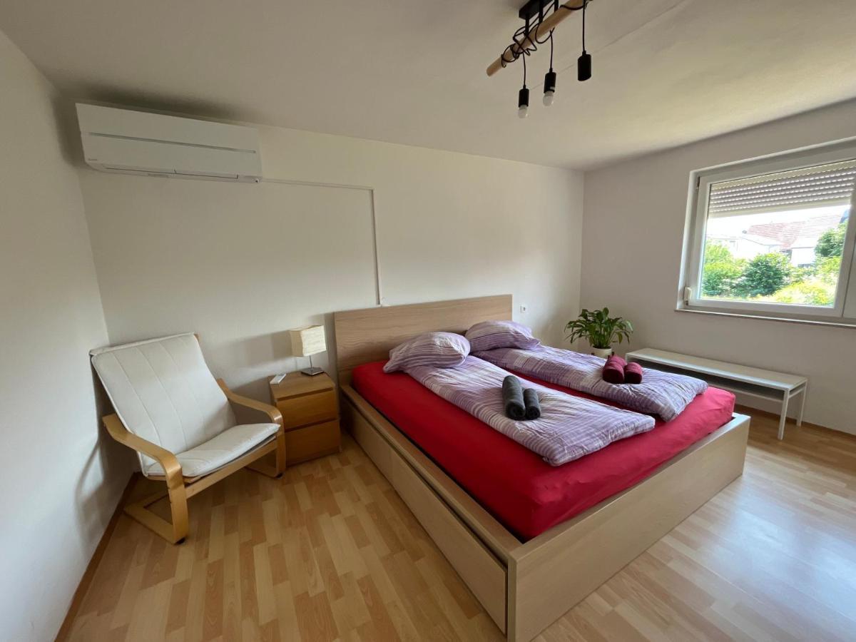 Sonnige 3 Zimmer Wohnung Mit Schoenem Balkon Im Gruenen Ройтлінген Екстер'єр фото